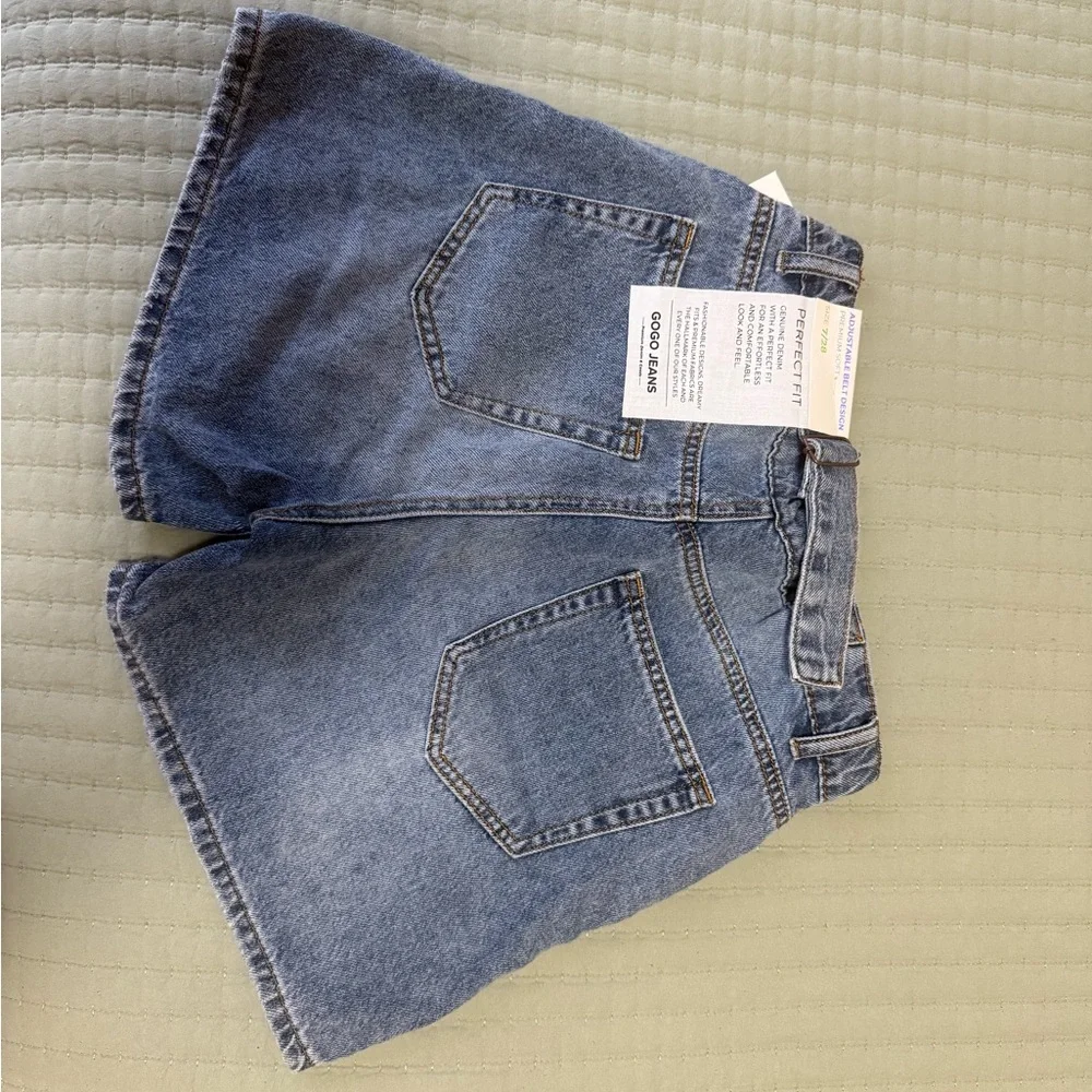 Good American Blue Jean Shorts Classic Mid-Thigh - Picture 2 of 4